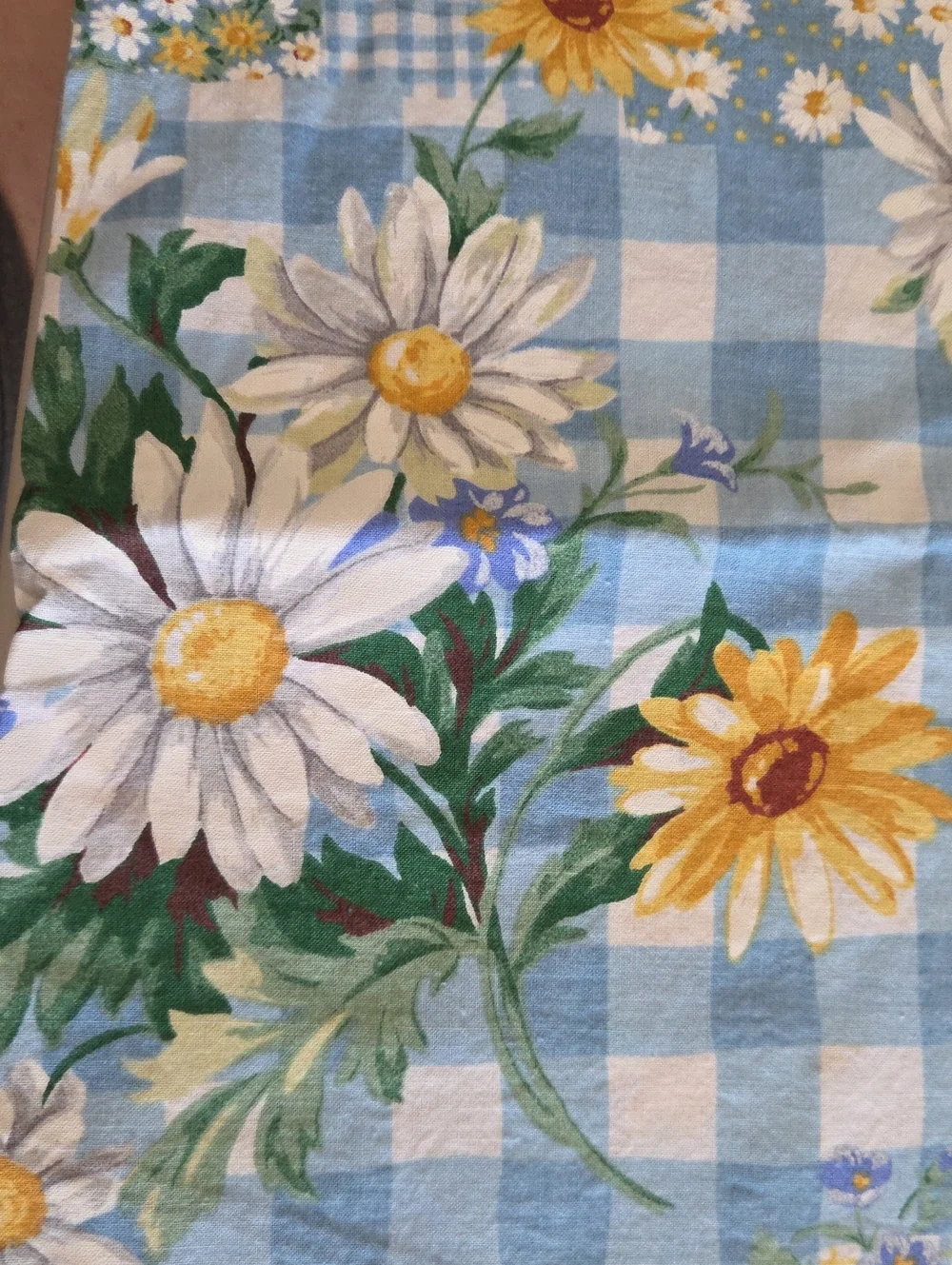 Vintage Daisies Floral Quilting Cotton Sewing Fabric 2.4yds